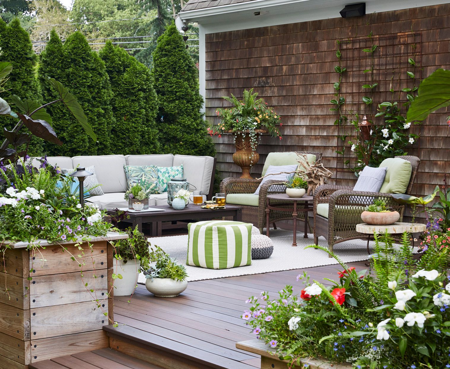Deck area with Seating